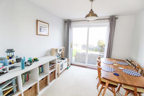 28 Broadstones, Monkton Farleigh, Bradford-on-avon, BA15 2QA