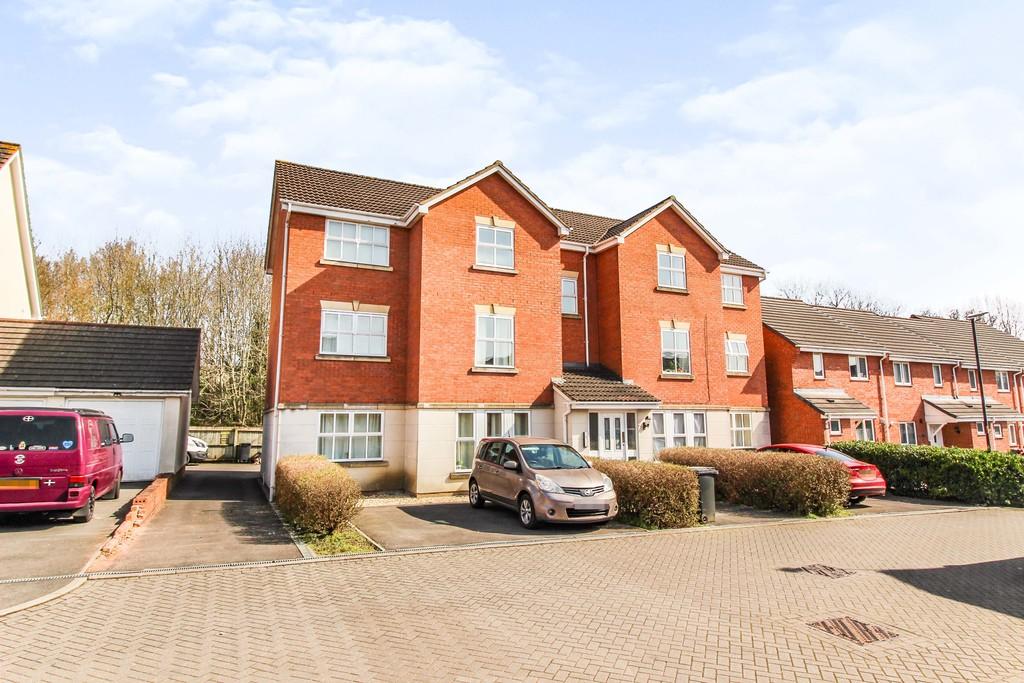 Carter Close, Groundwell, Swindon 2 bed apartment £800 pcm (£185 pw)