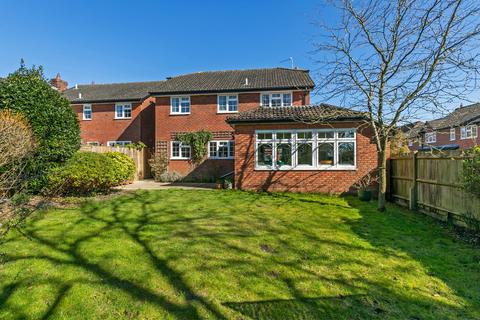 18 Gillingham Close, Kings Worthy, Winchester, SO23 7RL