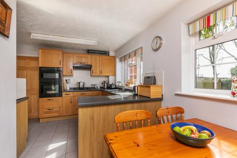 18 Gillingham Close, Kings Worthy, Winchester, SO23 7RL