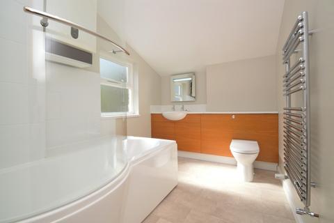 32 Admaston Road, London, SE18 2TX