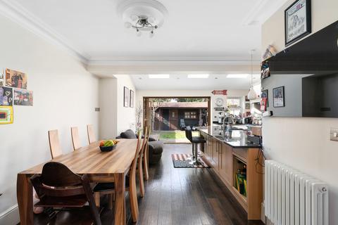 9 Wanstead Place, London, E11 2SW