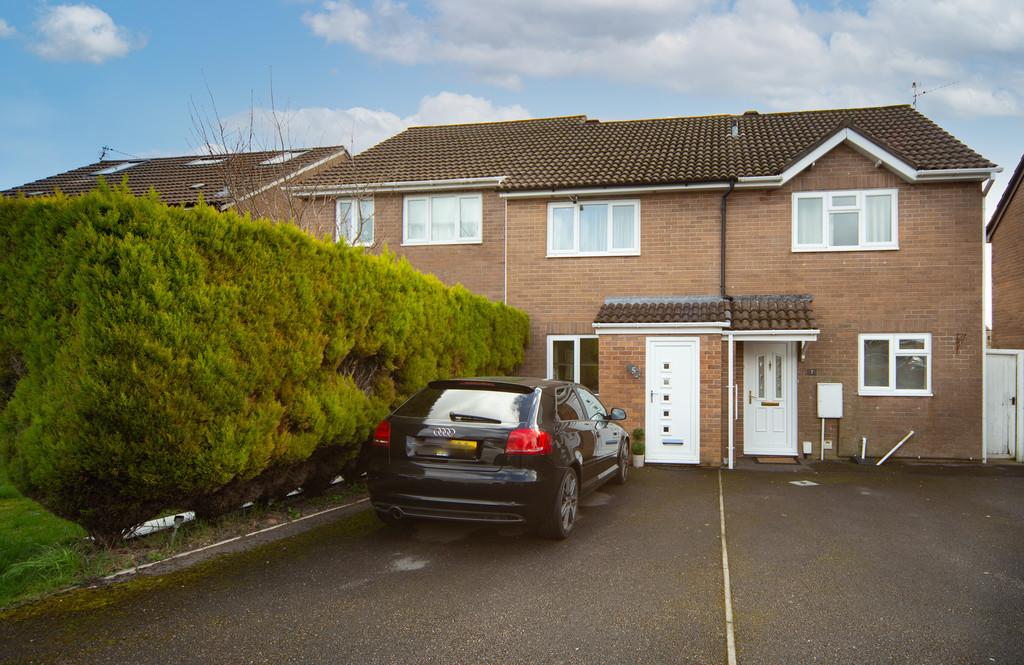 Ambergate Drive, Pontprennau, Cardiff 2 bed terraced house £230,000