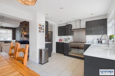 48 Bellevue Road, Romford, RM5 3AZ