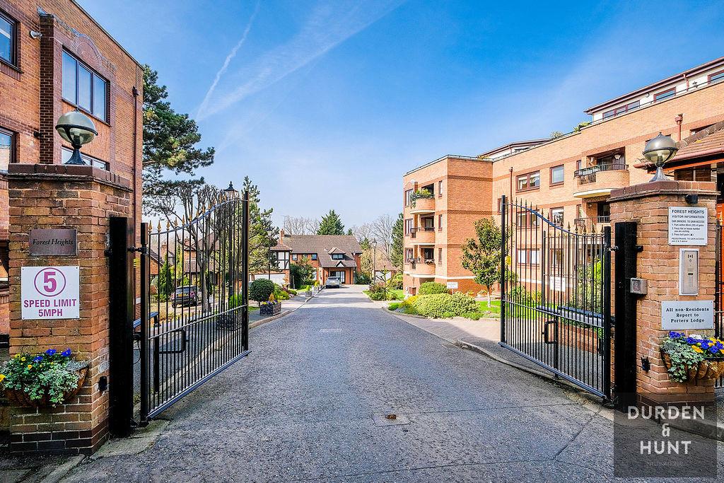 Forest Heights, Buckhurst Hill, IG9 2 bed apartment £400,000