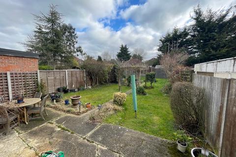 8 Warren Drive, Ruislip, HA4 9RD