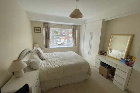 8 Warren Drive, Ruislip, HA4 9RD