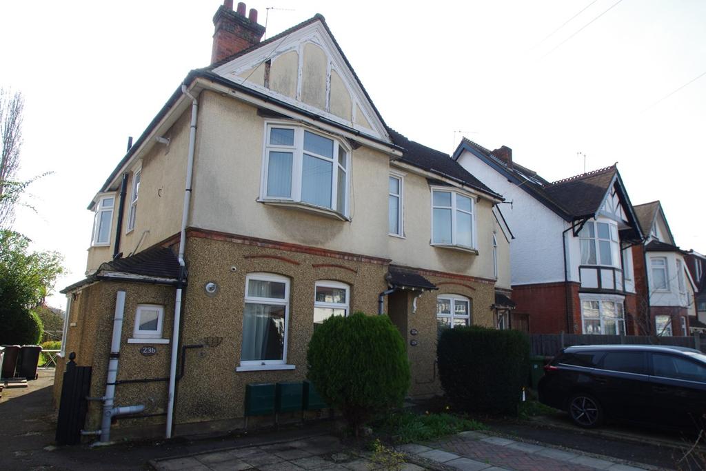 Belmont Road, Bushey, WD23 1 bed flat £950 pcm (£219 pw)