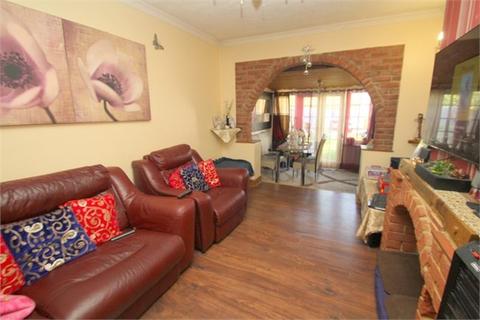 4 bedroom semi-detached house for sale - Clare Road, STAINES-UPON-THAMES, TW19