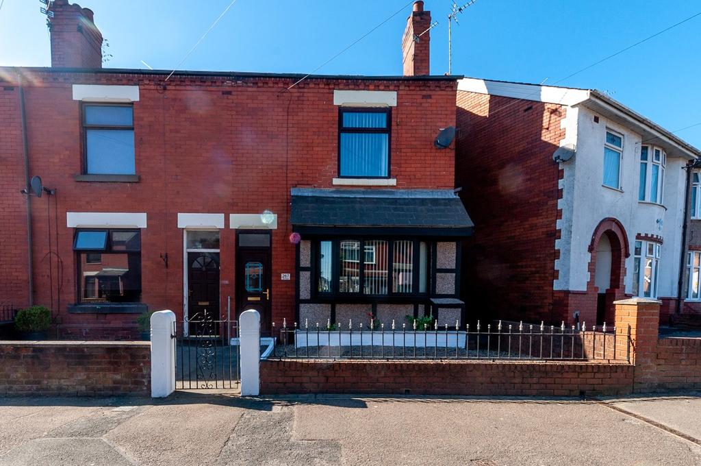 Old Road, AshtoninMakerfield, Wigan, WN4 3 bed end of terrace house