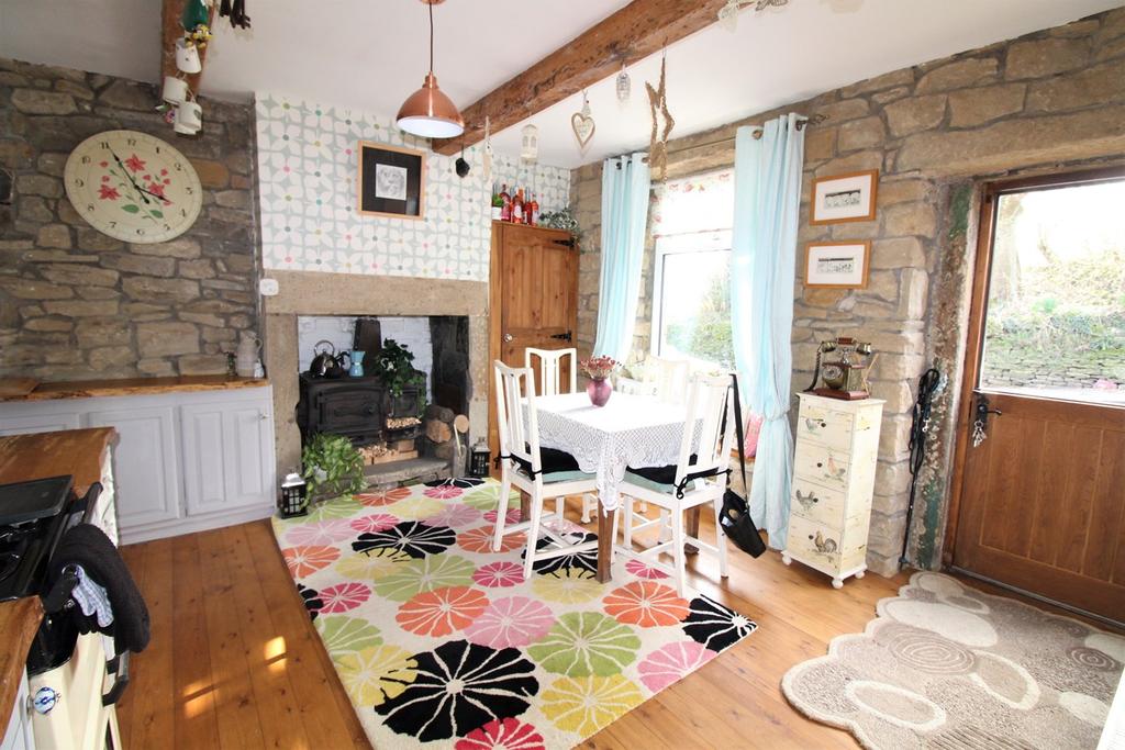 Station Road, Oakworth, Keighley, BD22 3 bed terraced house £195,000