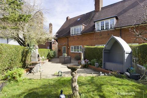 4 bedroom semi-detached house for sale, Goldsmith Lane, Kingsbury NW9