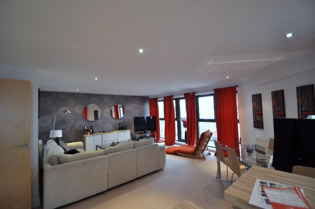 Lochinvar Drive, Granton, Edinburgh, EH5 2 bed flat £1,050 pcm (£242 pw)