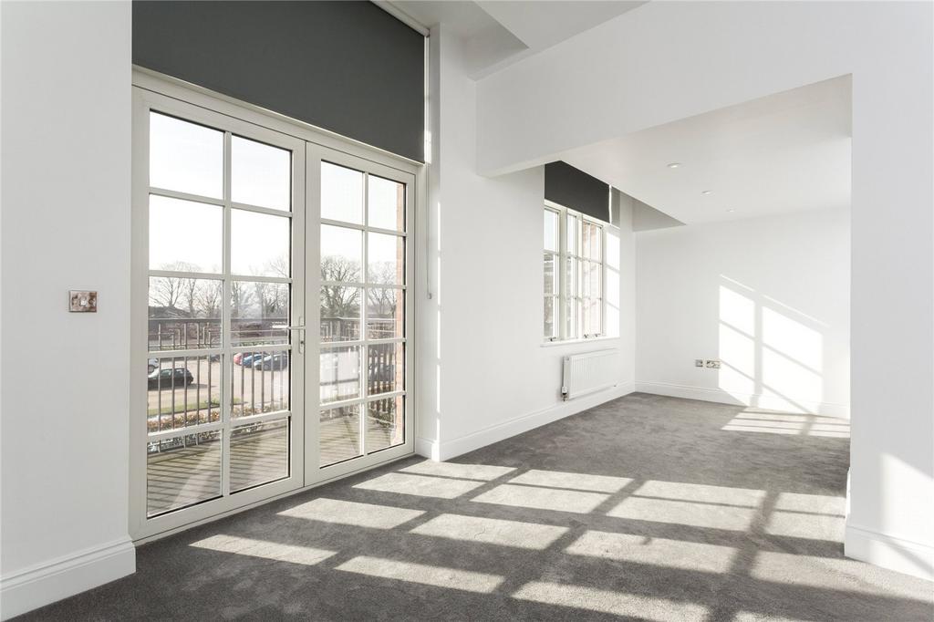 Sitting/Dining Room