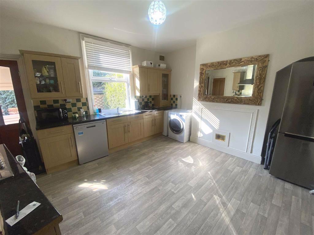 Tom Lane, Sheffield, S10 3 bed semidetached house £1,300 pcm (£300 pw)