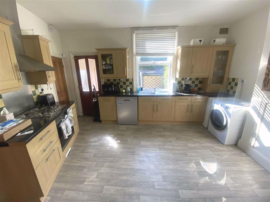 Tom Lane, Sheffield, S10 3 bed semidetached house £1,300 pcm (£300 pw)