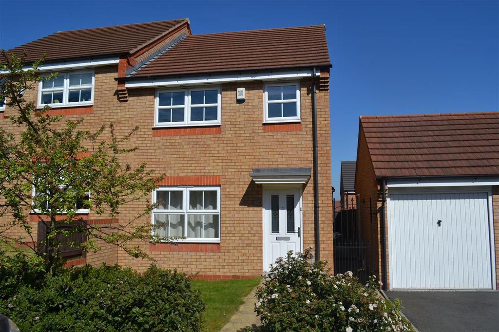 Thornbury Road 3 bed semidetached house £950 pcm (£219 pw)