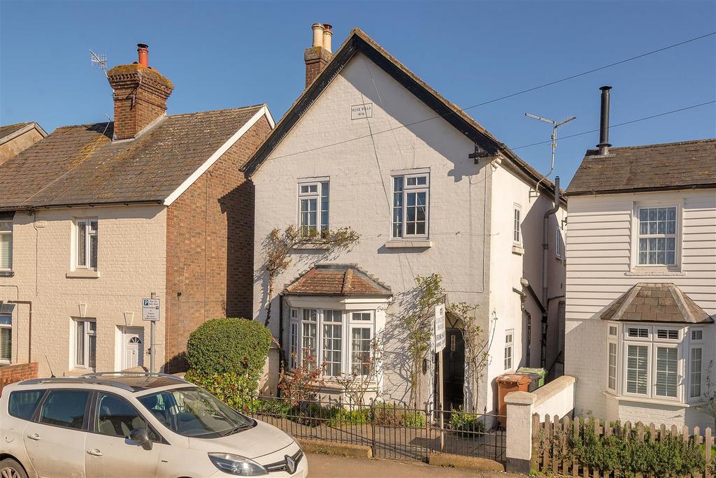 Maidstone Road, Paddock Wood 3 bed detached house for sale £435,000