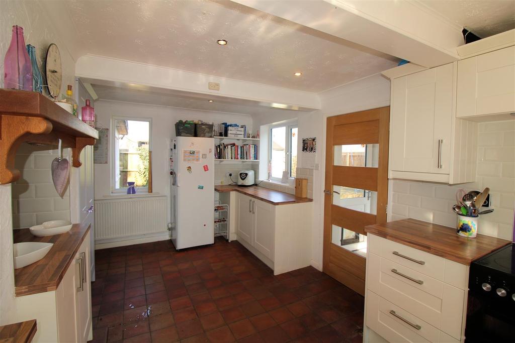 Kitchen 4.JPG