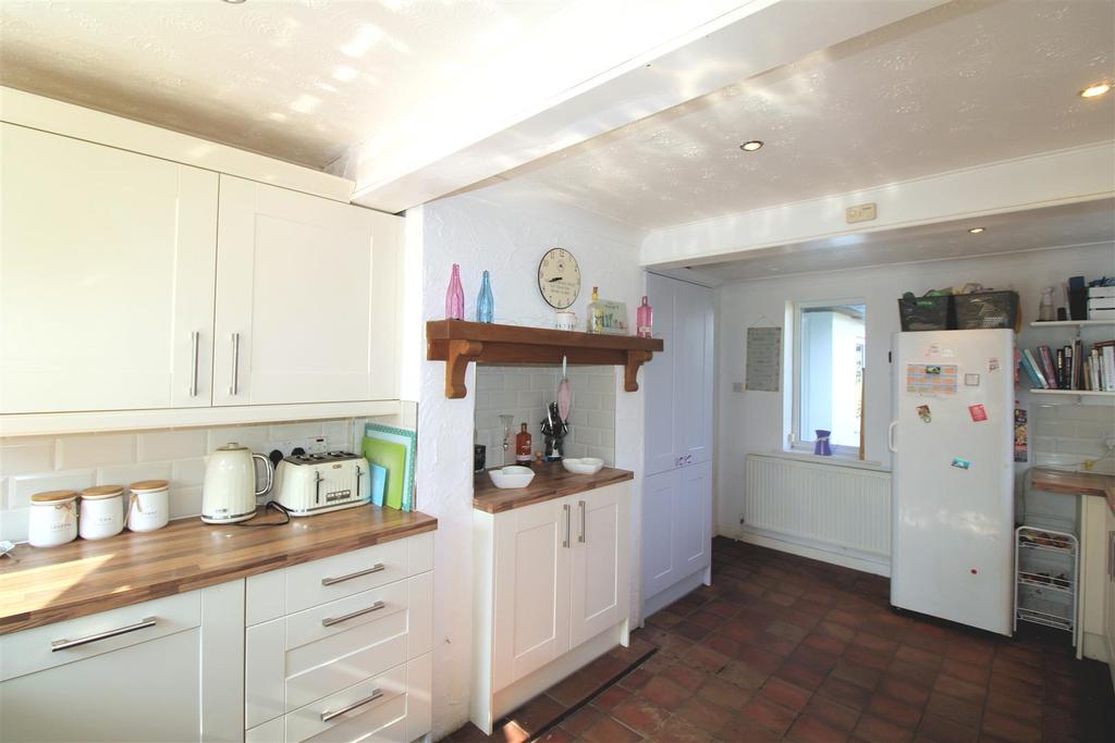 Kitchen 5.JPG