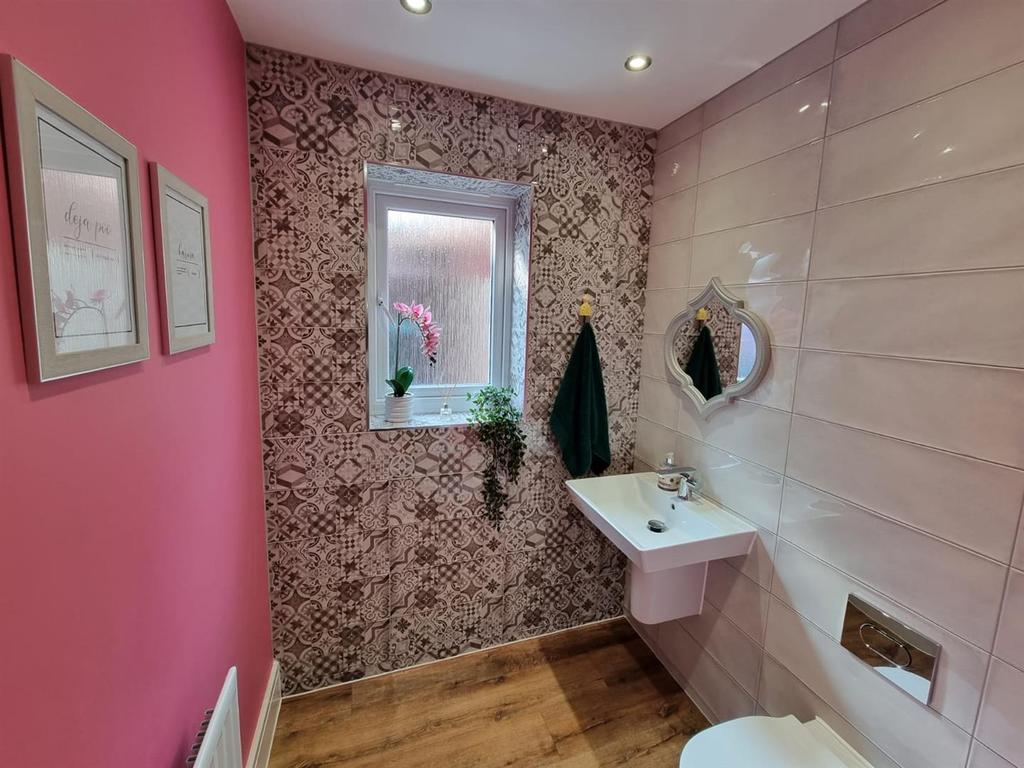 Cloakroom/WC