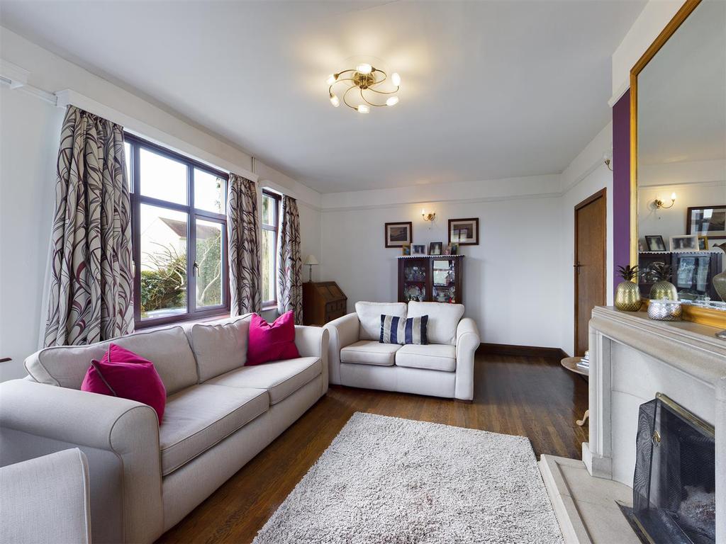 Grove Road, Lydney 4 bed detached house £550,000
