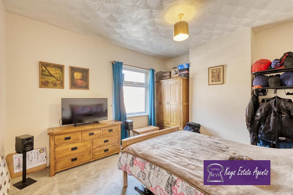 BEDROOM (front)