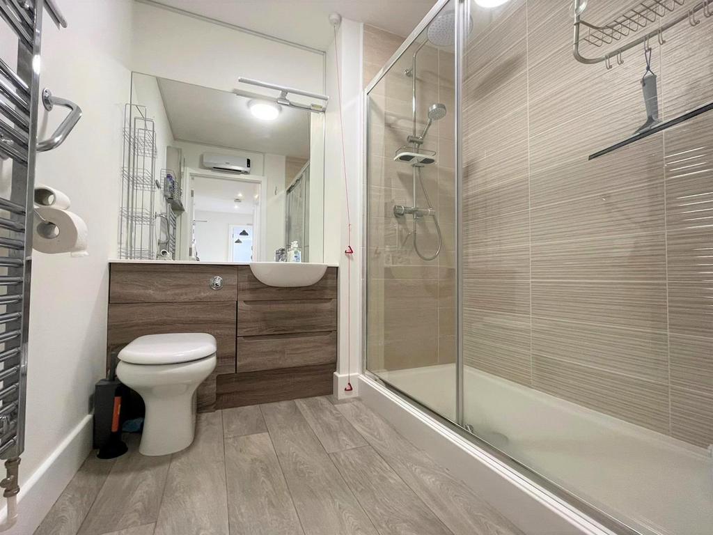 Shower Room.jpg