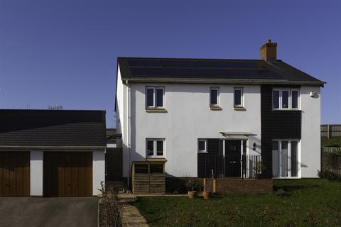 10 Tarka Way, Crediton, EX17 3FG