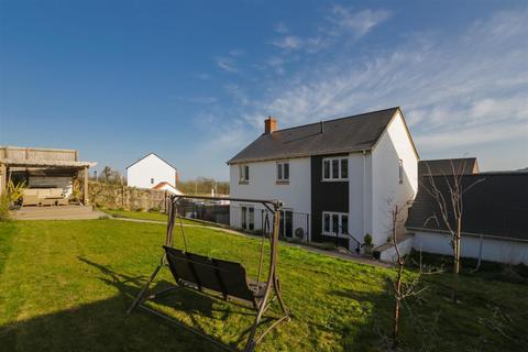 10 Tarka Way, Crediton, EX17 3FG