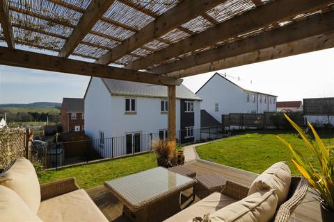 10 Tarka Way, Crediton, EX17 3FG