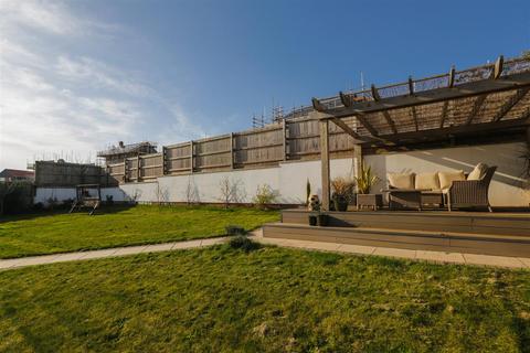 10 Tarka Way, Crediton, EX17 3FG