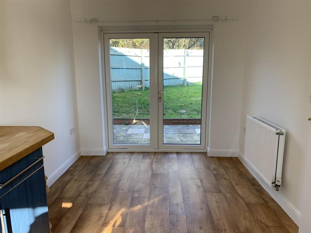 Chyvelah Vale, Gloweth, Truro TR1 3 bed semidetached house £1,100