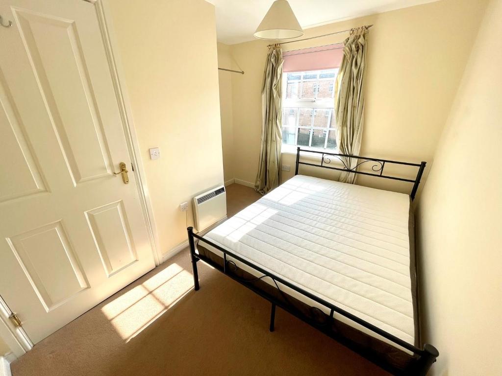 Bed 2.jpg
