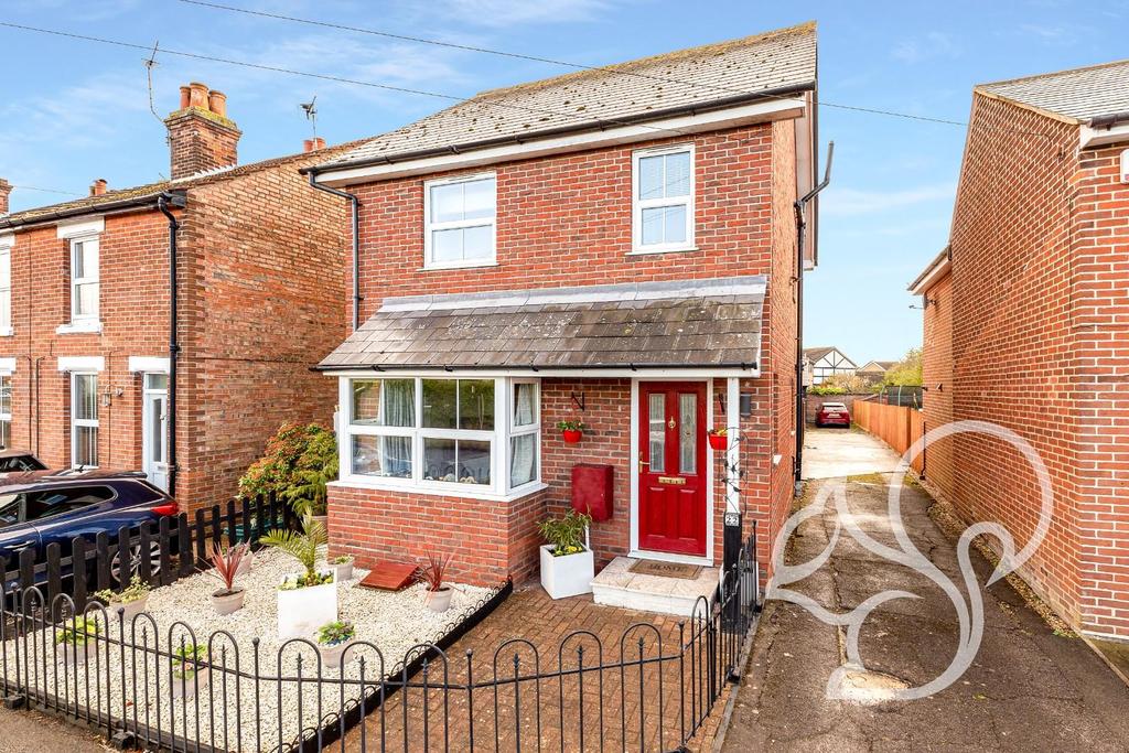 Gosbecks Road, Colchester 3 bed detached house £400,000