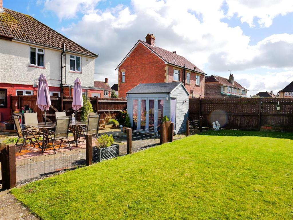 Lickhill Road, Calne 2 bed terraced house £298,500