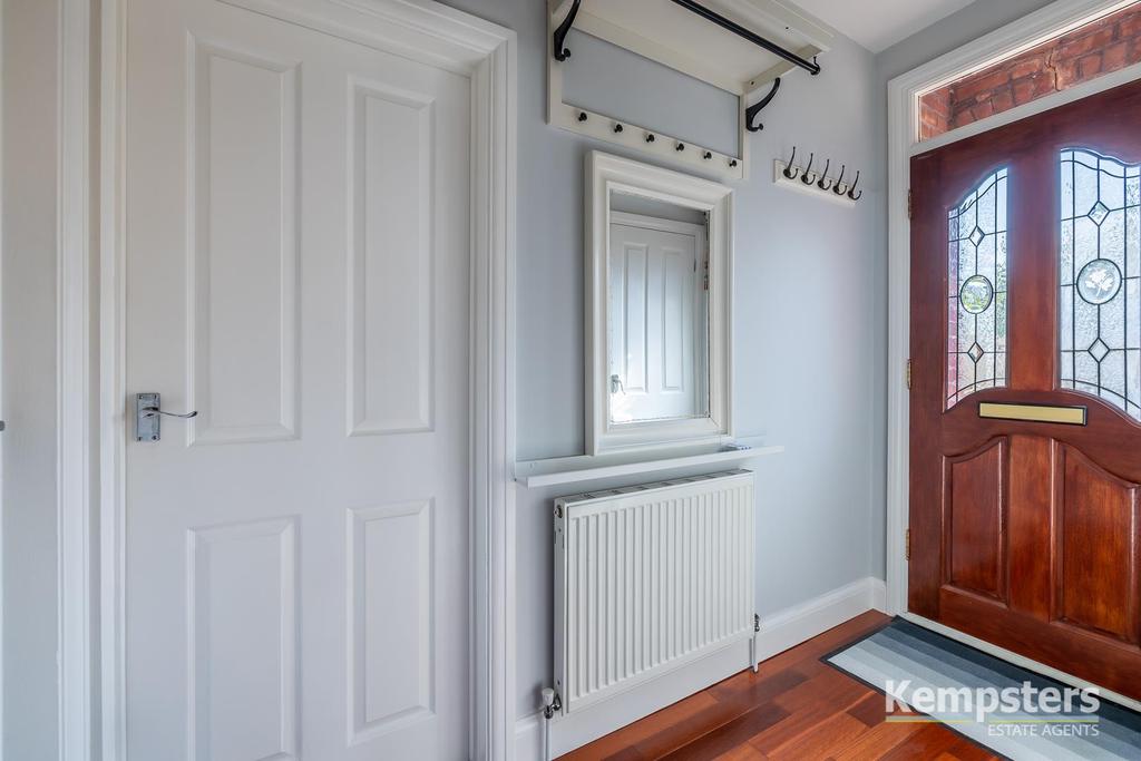 Meesons Lane, Grays 4 bed semidetached house £500,000