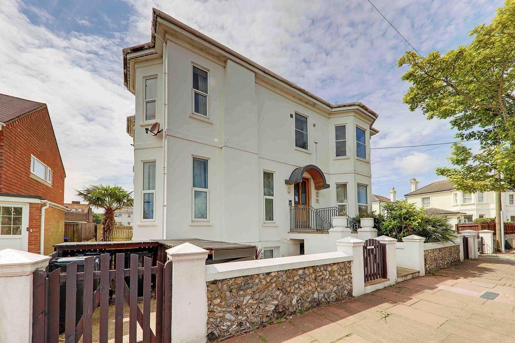 Selden Road, Worthing 2 bed flat £1,100 pcm (£254 pw)