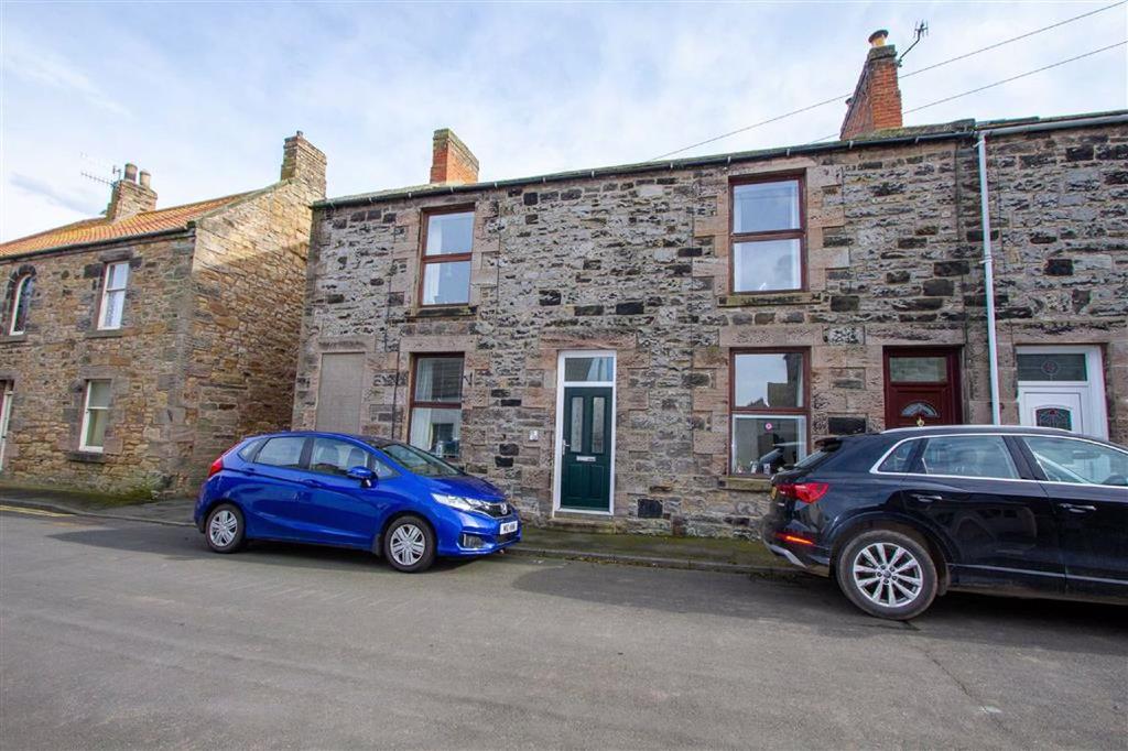 Albert Road, Spittal... 4 bed end of terrace house £220,000