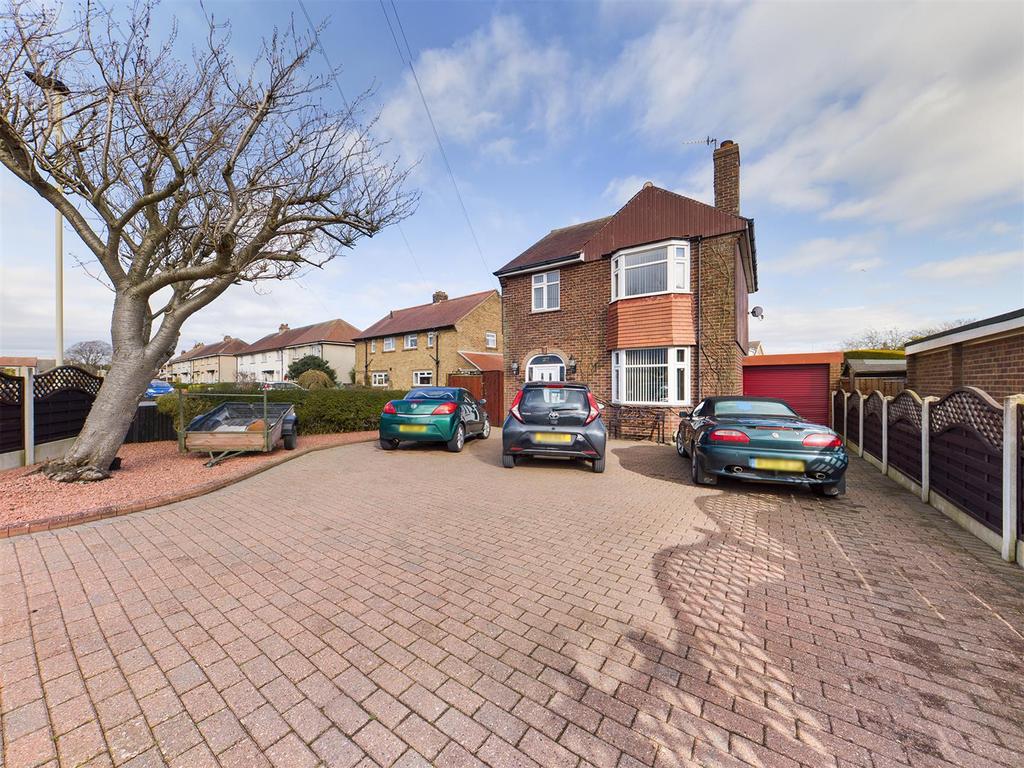 Carr House Lane, Cayton, Scarborough 3 bed detached house £300,000