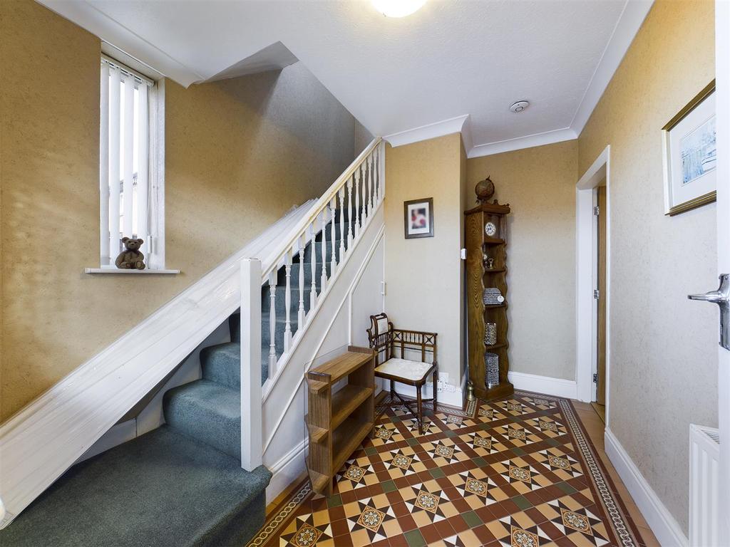 Carr House Lane, Cayton, Scarborough 3 bed detached house £300,000