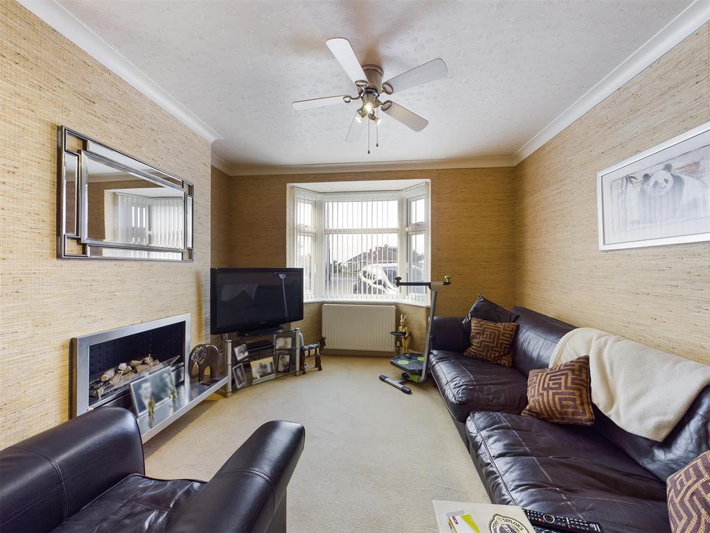 Carr House Lane, Cayton, Scarborough 3 bed detached house £300,000