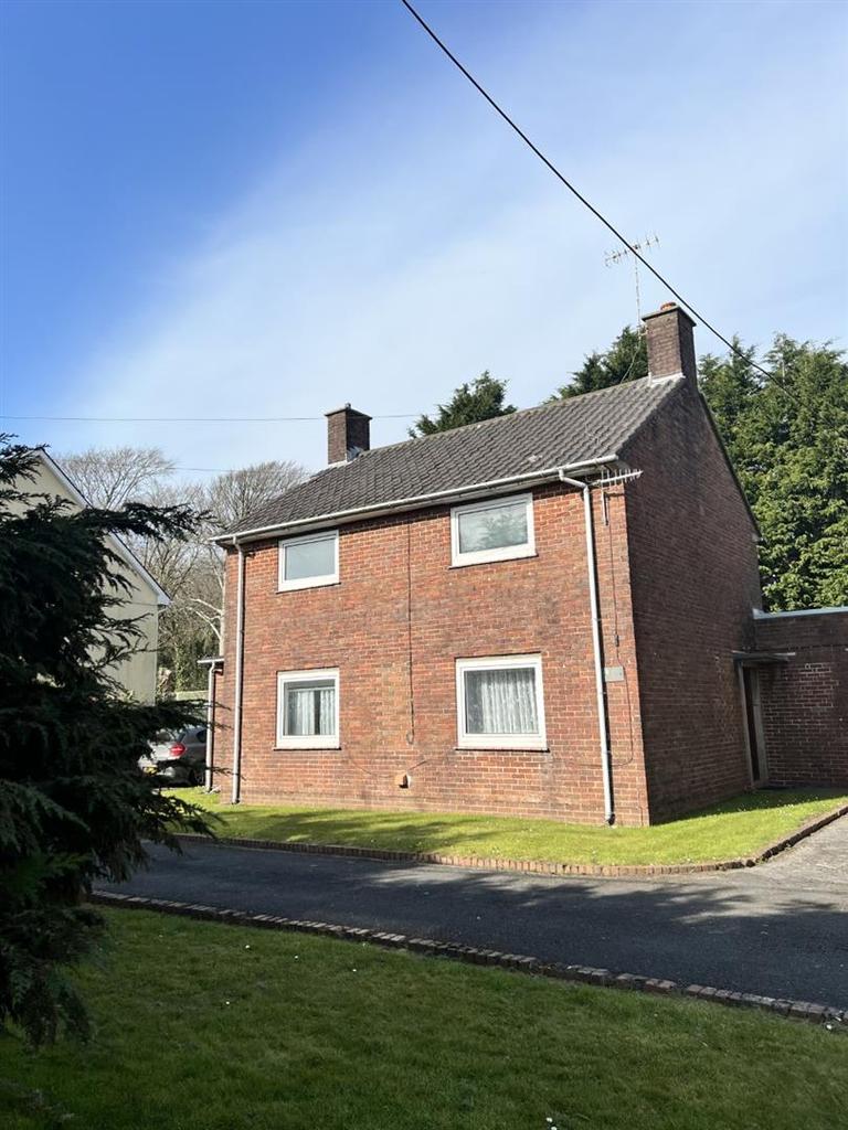 Sandy Road, Llanelli 3 bed link detached house £170,000