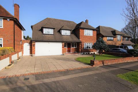 4 The Beacons, Loughton, IG10 2SQ