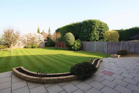 4 The Beacons, Loughton, IG10 2SQ