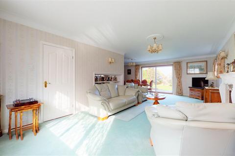 4 The Beacons, Loughton, IG10 2SQ
