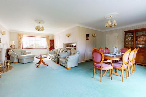 4 The Beacons, Loughton, IG10 2SQ