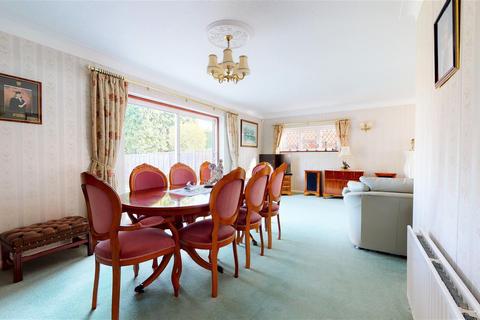 4 The Beacons, Loughton, IG10 2SQ