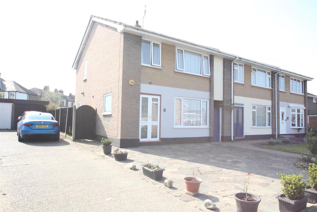 Glebe Drive, Rayleigh 3 bed house £375,000