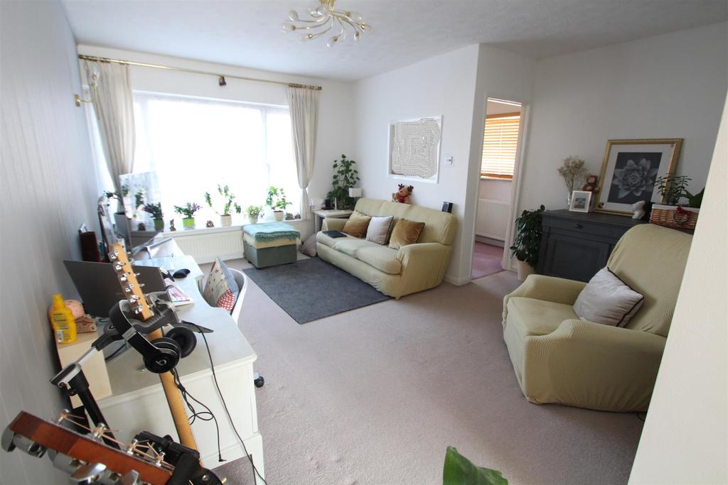 Glebe Drive, Rayleigh 3 bed house £375,000